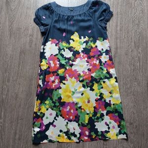 Theory silk Floral dress with slight puff sleeve. Fully lined. Size 6